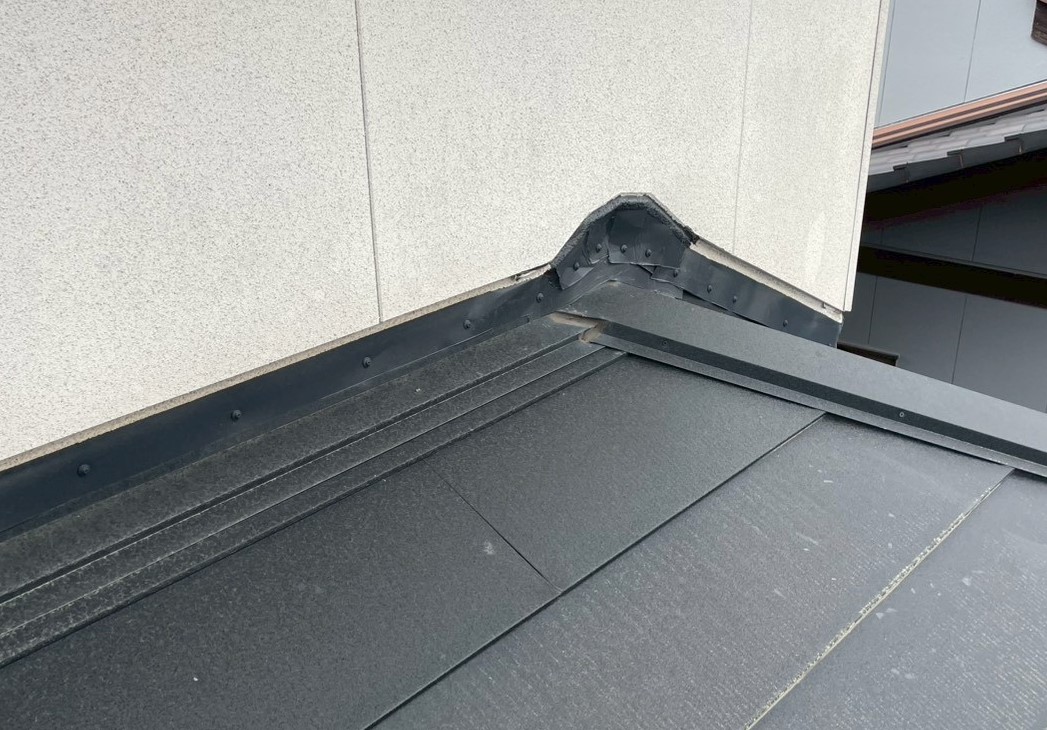 曲線部分の雨押え板金